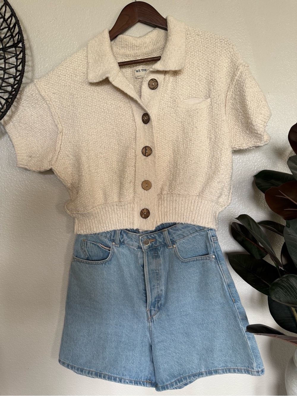 WE THE FREE Cream Short-Sleeve Button Cardigan Sweater & Zara Shorts (6) BUNDLE